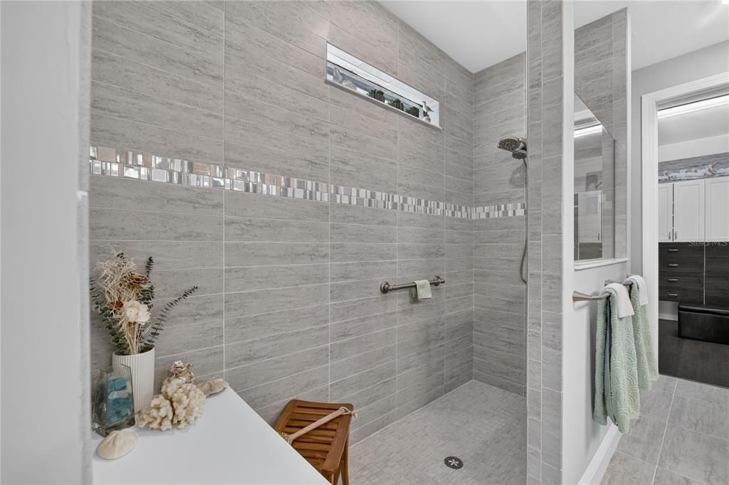 Под контрактом: $445,000 (2 спален, 2 ванн, 1906 Квадратных фут)
