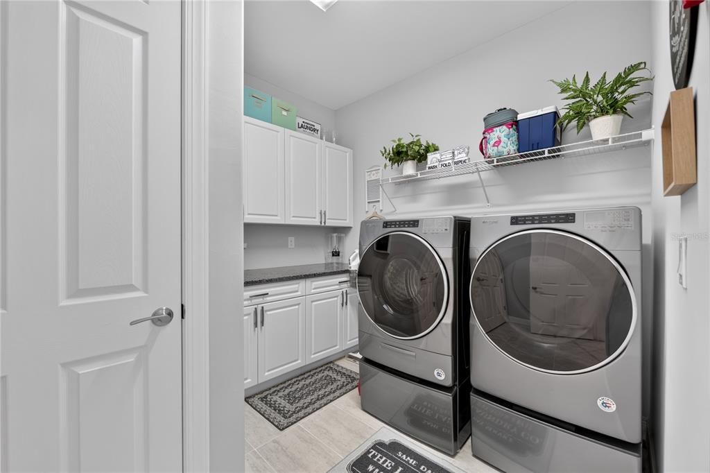 Под контрактом: $445,000 (2 спален, 2 ванн, 1906 Квадратных фут)