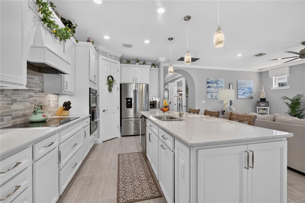Под контрактом: $445,000 (2 спален, 2 ванн, 1906 Квадратных фут)