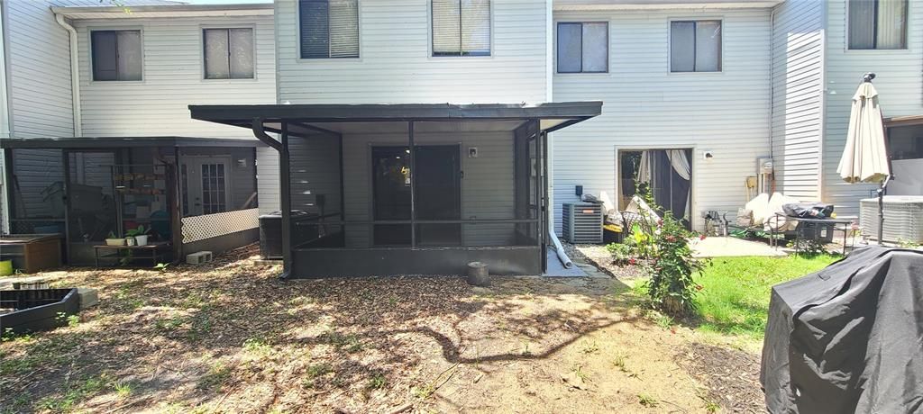 На продажу: $199,900 (2 спален, 2 ванн, 1152 Квадратных фут)