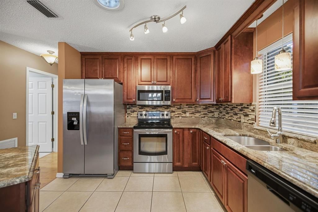 For Sale: $290,000 (3 beds, 2 baths, 1392 Square Feet)