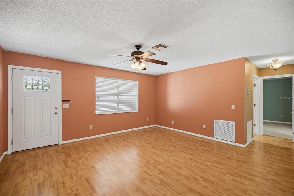 For Sale: $290,000 (3 beds, 2 baths, 1392 Square Feet)
