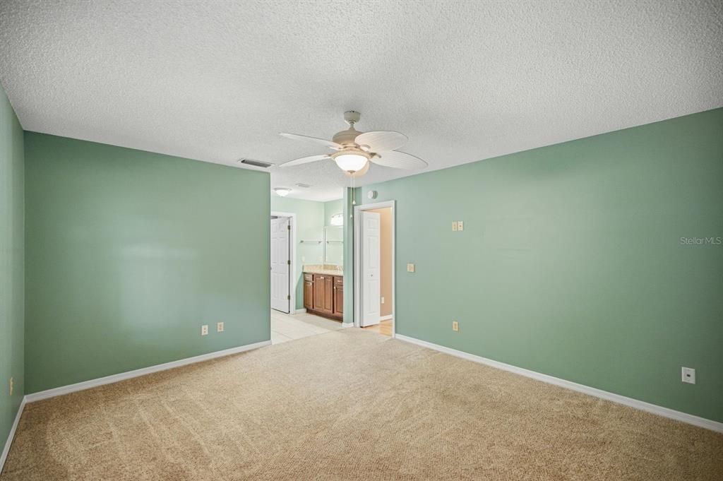 For Sale: $290,000 (3 beds, 2 baths, 1392 Square Feet)