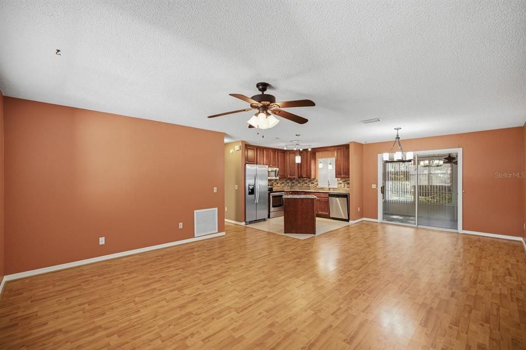 For Sale: $290,000 (3 beds, 2 baths, 1392 Square Feet)