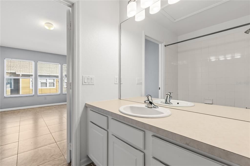 For Sale: $218,000 (2 beds, 2 baths, 1138 Square Feet)