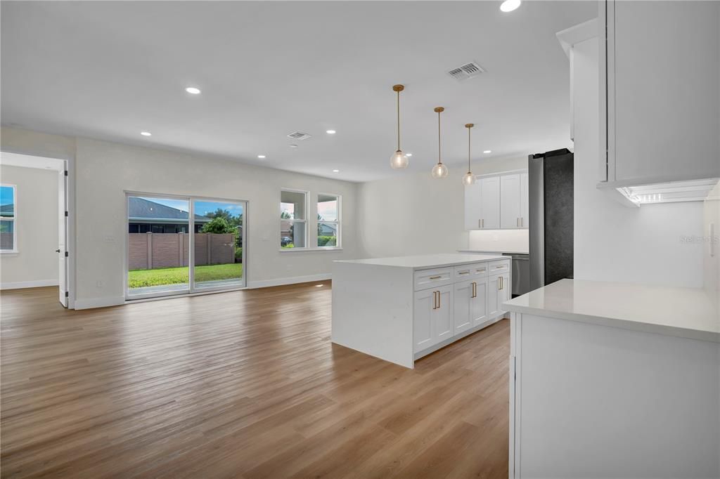 En Venta: $359,900 (3 camas, 2 baños, 1700 Pies cuadrados)