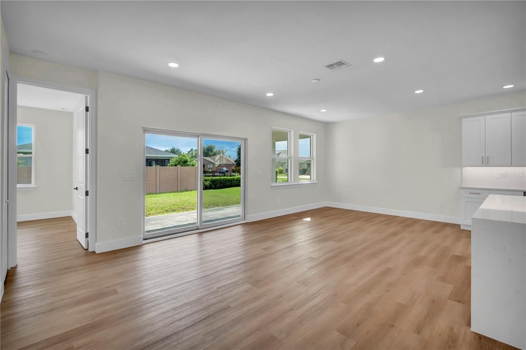 En Venta: $359,900 (3 camas, 2 baños, 1700 Pies cuadrados)