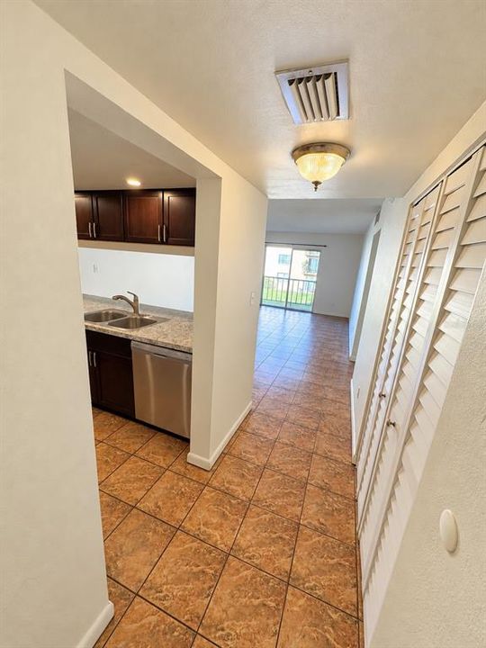 For Sale: $107,000 (2 beds, 1 baths, 783 Square Feet)