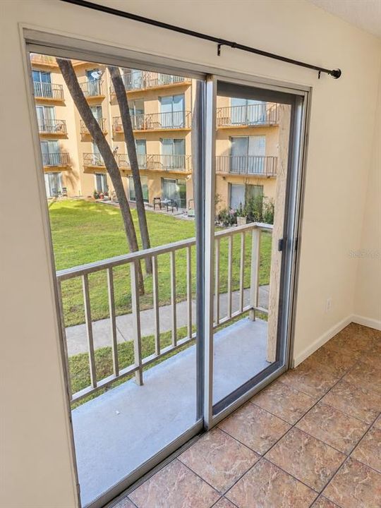 For Sale: $107,000 (2 beds, 1 baths, 783 Square Feet)