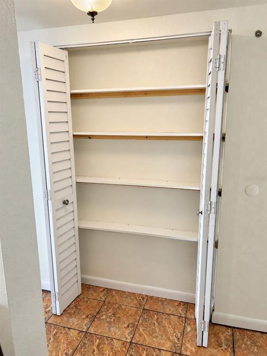 For Sale: $107,000 (2 beds, 1 baths, 783 Square Feet)