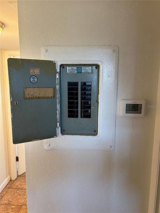 For Sale: $107,000 (2 beds, 1 baths, 783 Square Feet)