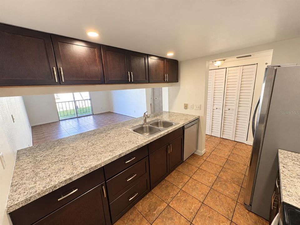 For Sale: $107,000 (2 beds, 1 baths, 783 Square Feet)