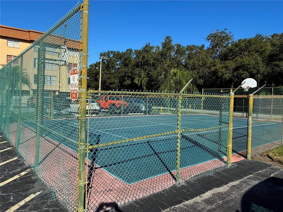 For Sale: $107,000 (2 beds, 1 baths, 783 Square Feet)