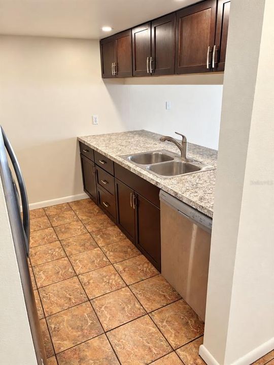 For Sale: $107,000 (2 beds, 1 baths, 783 Square Feet)