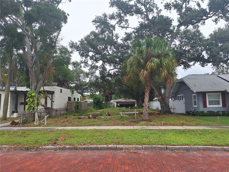 En Venta: $160,000 (0.14 acres)