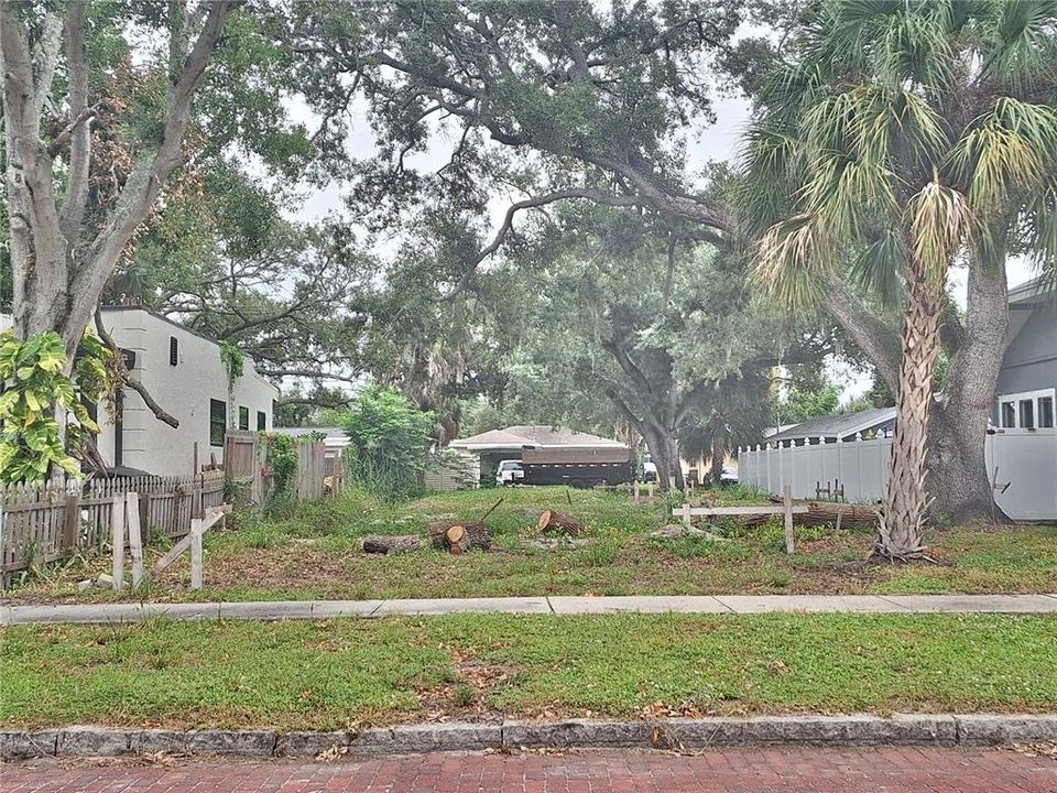 En Venta: $160,000 (0.14 acres)