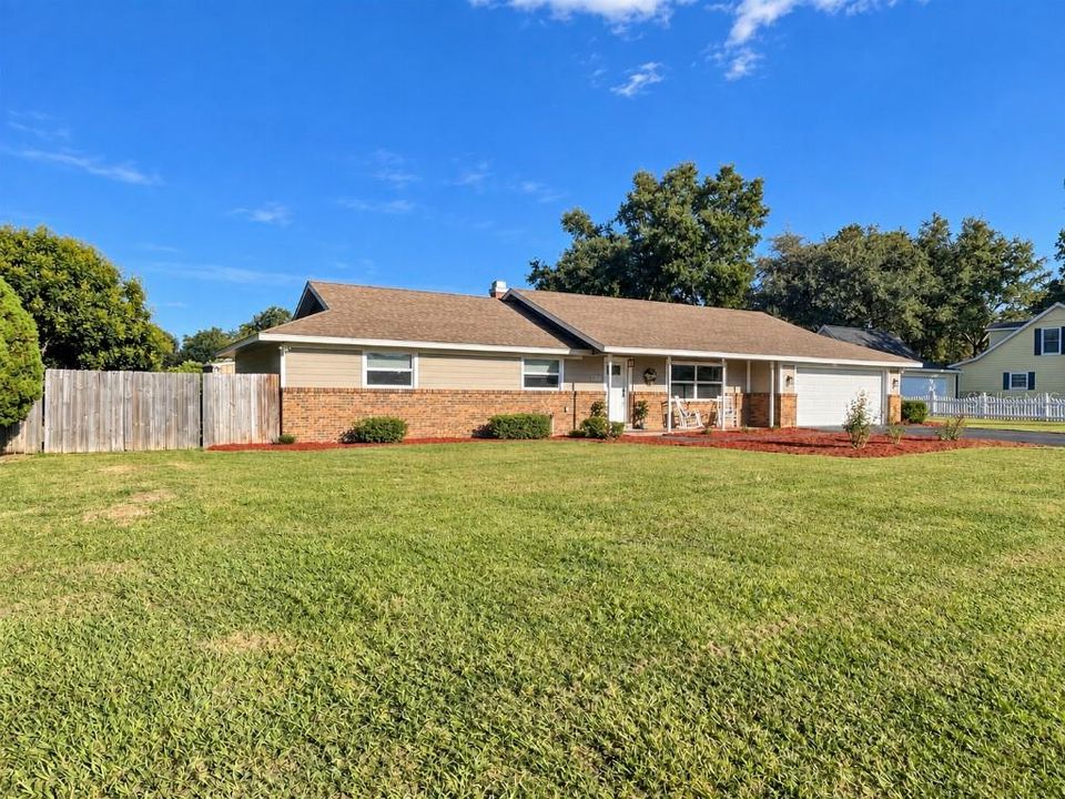 На продажу: $369,999 (3 спален, 2 ванн, 1605 Квадратных фут)