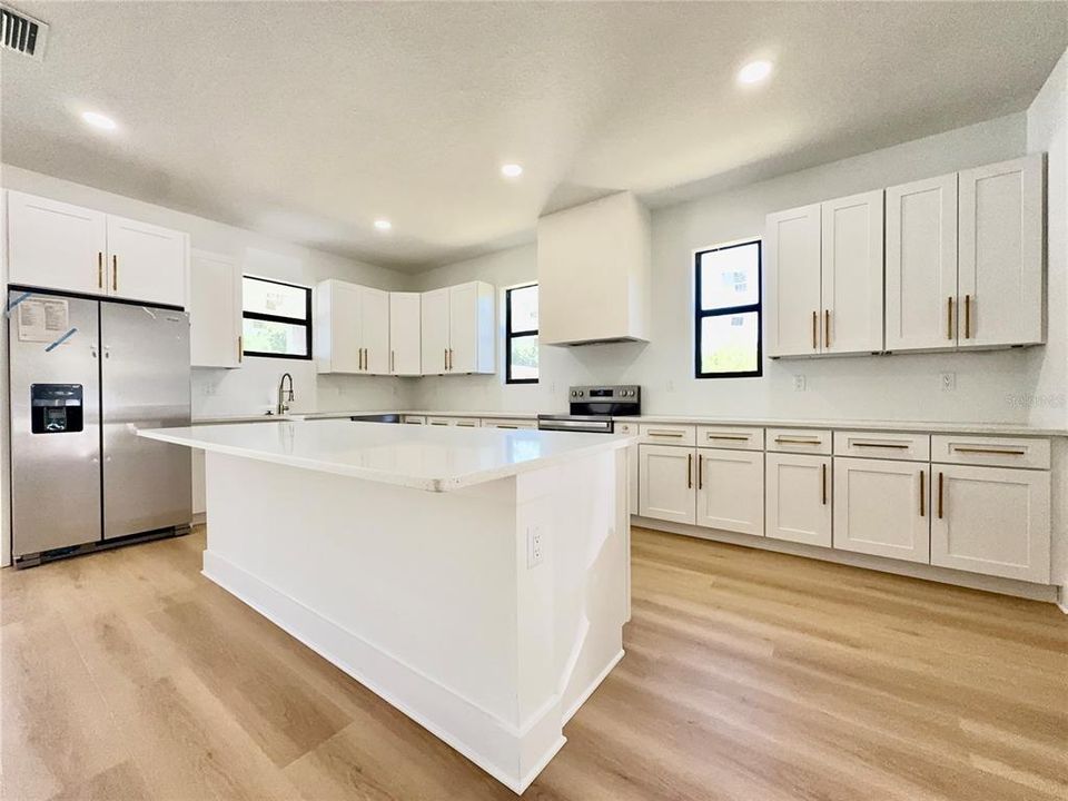 For Sale: $699,900 (3 beds, 3 baths, 2188 Square Feet)