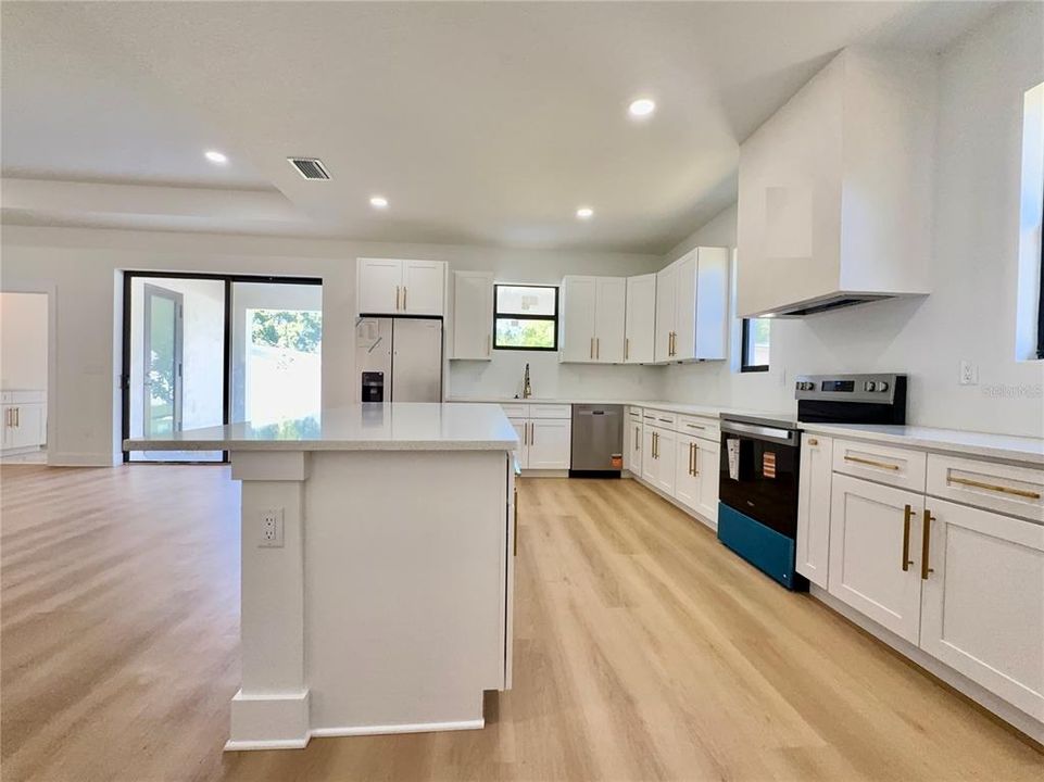 For Sale: $699,900 (3 beds, 3 baths, 2188 Square Feet)