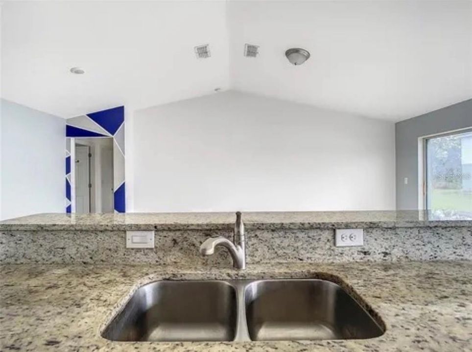 На продажу: $260,000 (3 спален, 2 ванн, 1263 Квадратных фут)