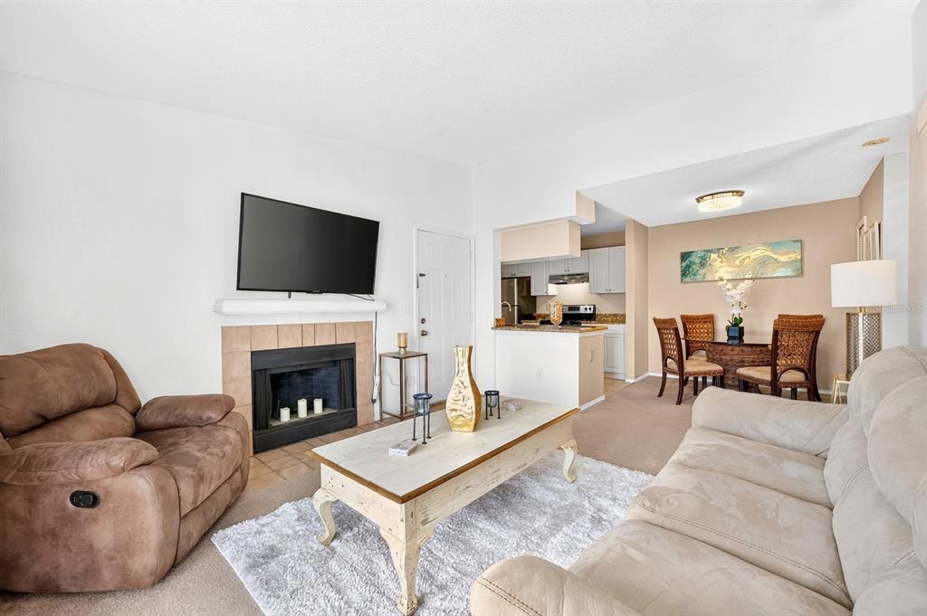 For Sale: $175,000 (1 beds, 1 baths, 650 Square Feet)