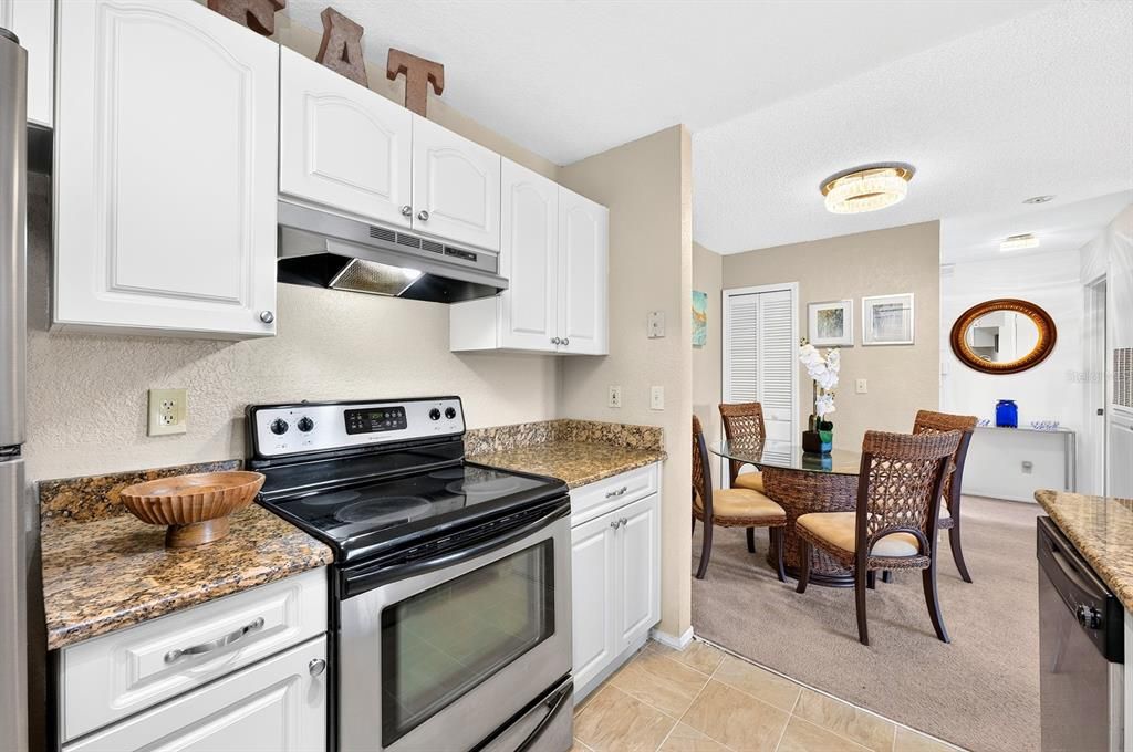 For Sale: $175,000 (1 beds, 1 baths, 650 Square Feet)