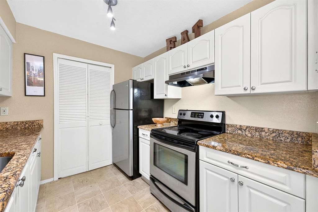For Sale: $175,000 (1 beds, 1 baths, 650 Square Feet)