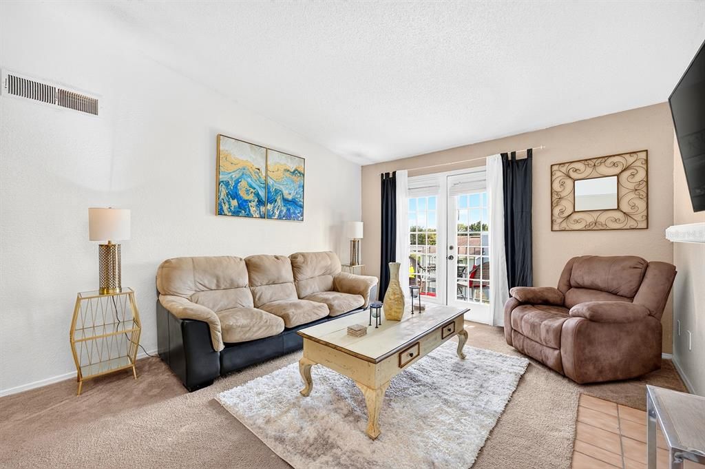For Sale: $175,000 (1 beds, 1 baths, 650 Square Feet)