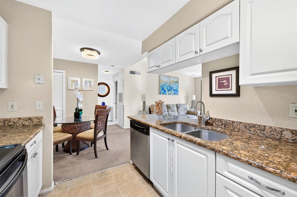 For Sale: $175,000 (1 beds, 1 baths, 650 Square Feet)