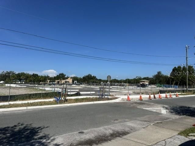 На продажу: $340,000 (0.35 acres)