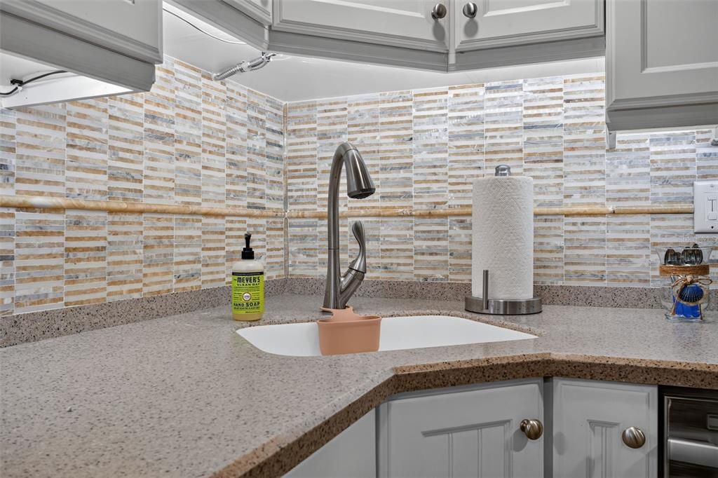 For Sale: $279,900 (2 beds, 2 baths, 1184 Square Feet)