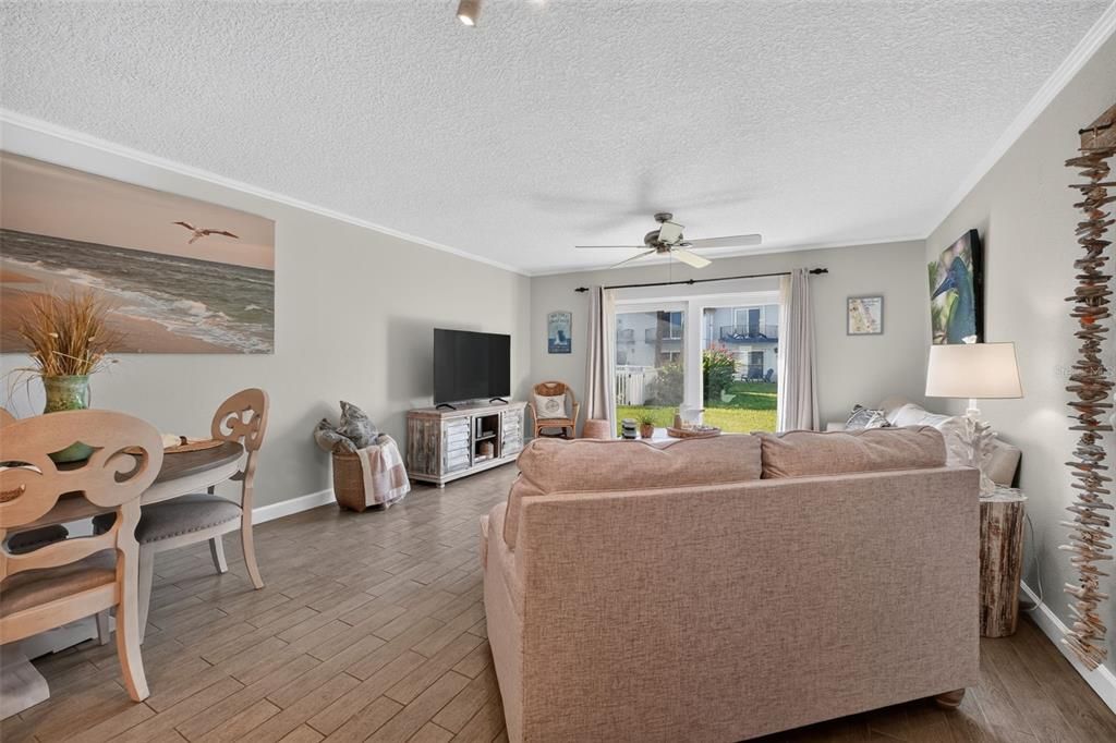 For Sale: $279,900 (2 beds, 2 baths, 1184 Square Feet)