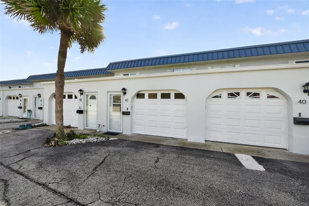 For Sale: $279,900 (2 beds, 2 baths, 1184 Square Feet)