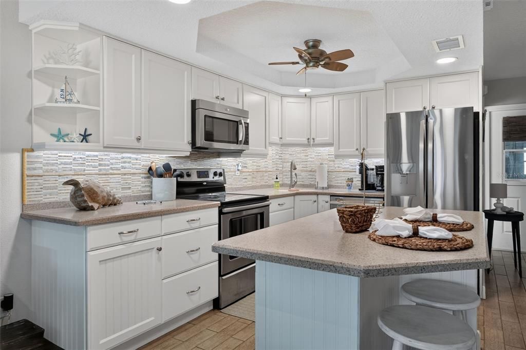 For Sale: $279,900 (2 beds, 2 baths, 1184 Square Feet)