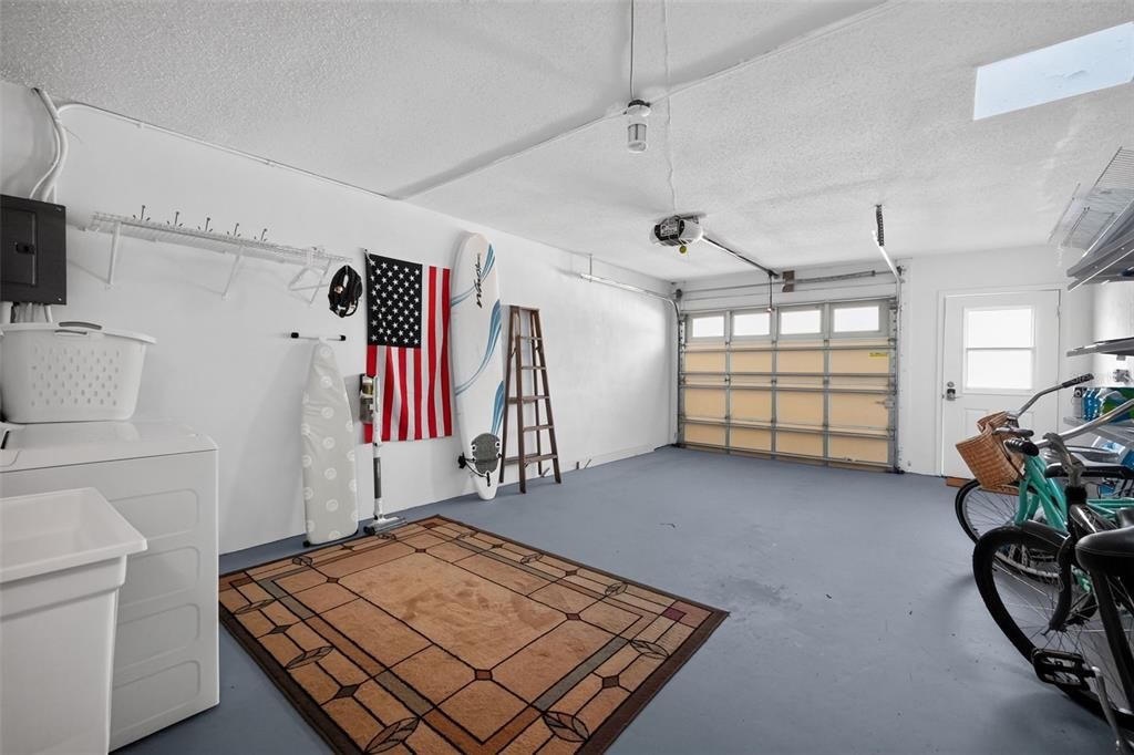 For Sale: $279,900 (2 beds, 2 baths, 1184 Square Feet)