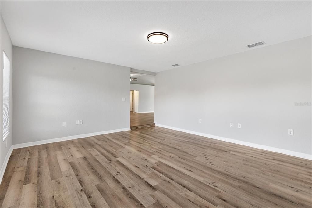 En Venta: $289,500 (3 camas, 2 baños, 1709 Pies cuadrados)