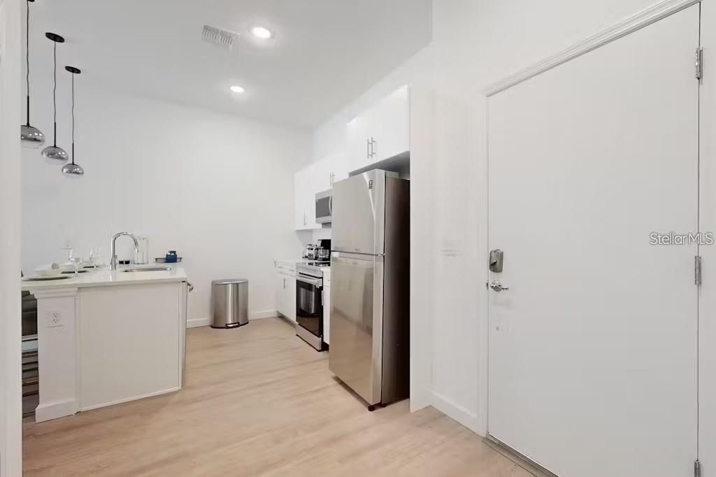 В аренду: $2,500 (4 спален, 4 ванн, 1671 Квадратных фут)