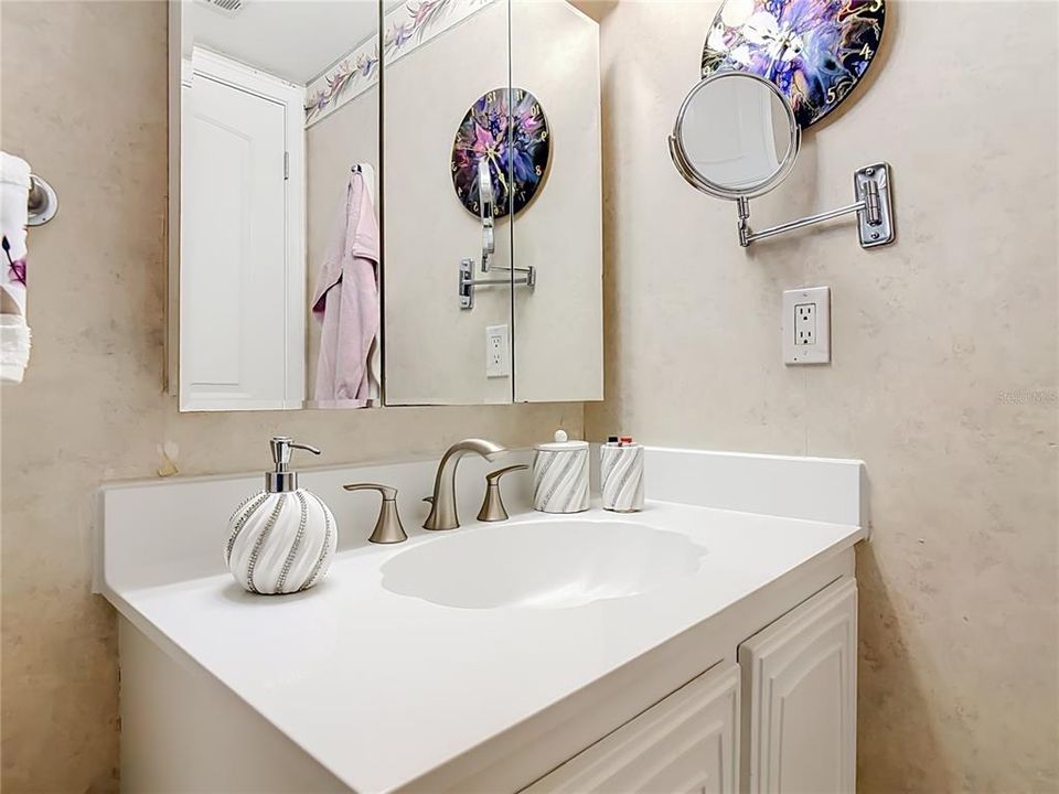 For Sale: $409,000 (2 beds, 2 baths, 1134 Square Feet)