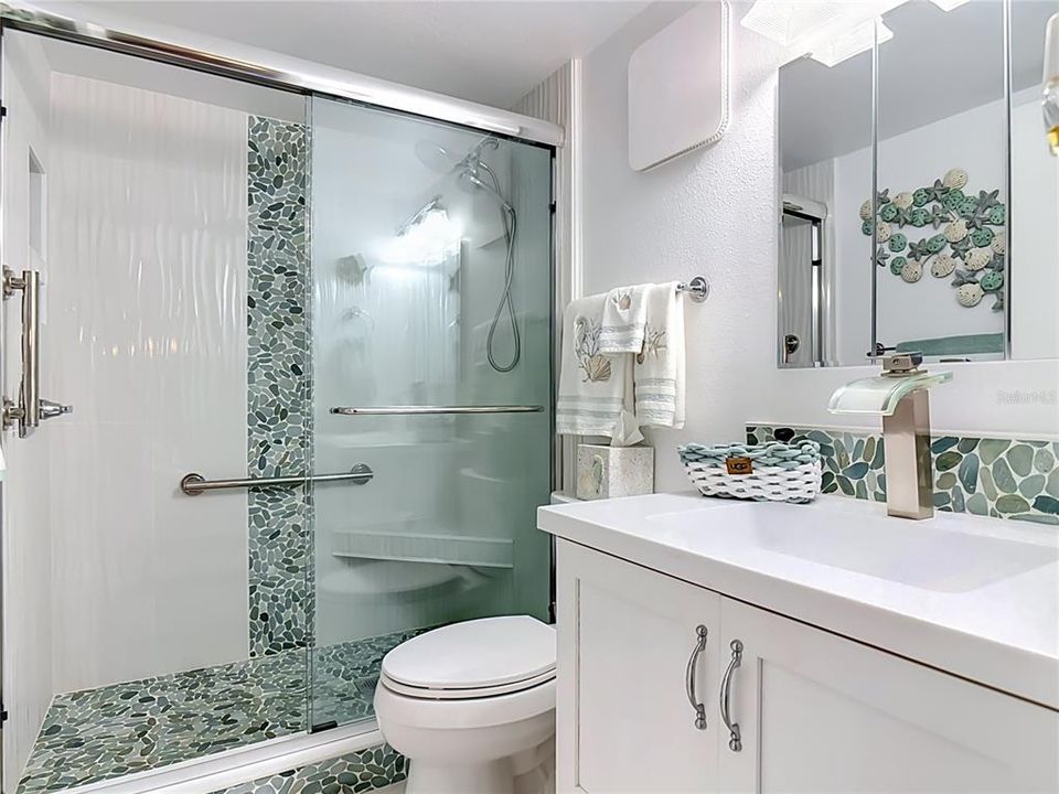For Sale: $409,000 (2 beds, 2 baths, 1134 Square Feet)
