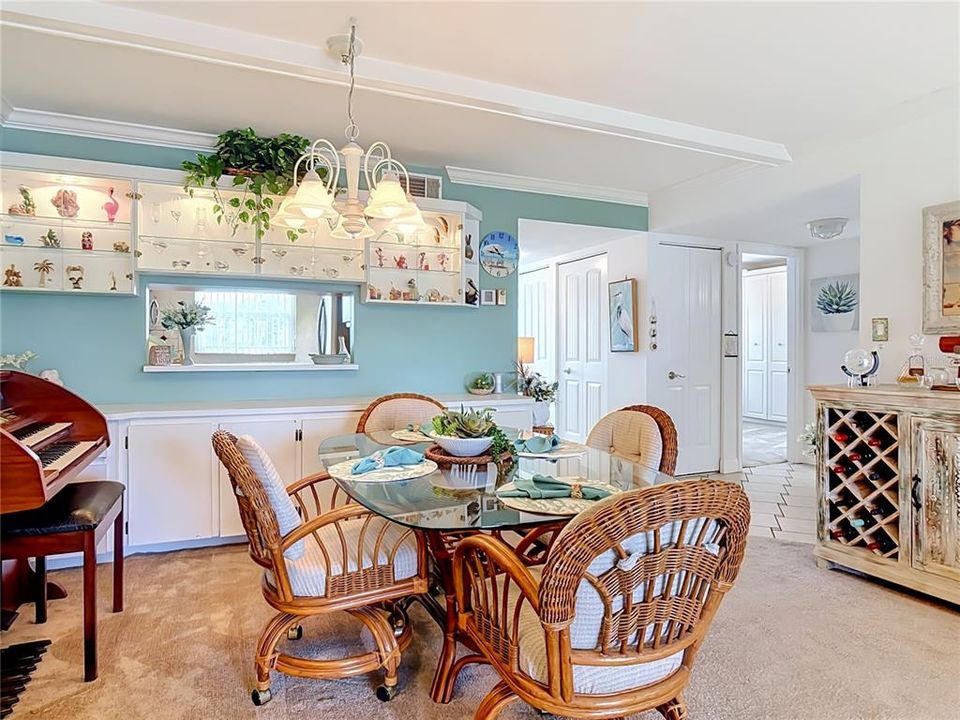 For Sale: $409,000 (2 beds, 2 baths, 1134 Square Feet)