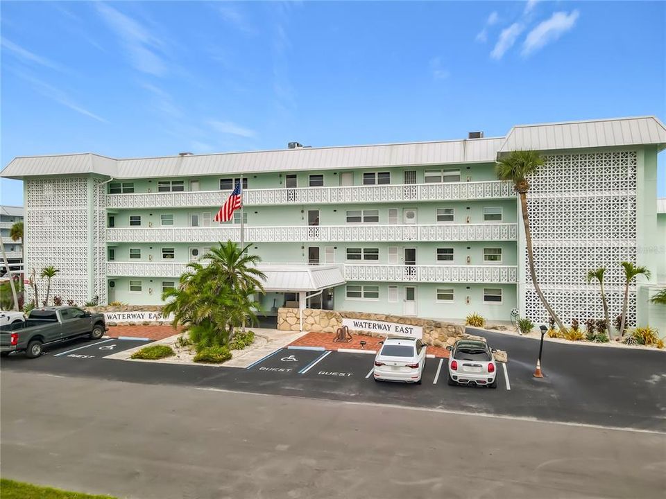 For Sale: $409,000 (2 beds, 2 baths, 1134 Square Feet)