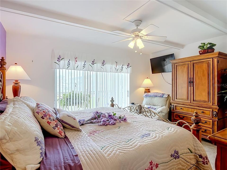 For Sale: $409,000 (2 beds, 2 baths, 1134 Square Feet)