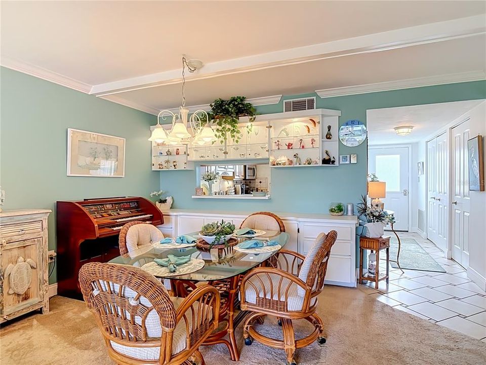 For Sale: $409,000 (2 beds, 2 baths, 1134 Square Feet)