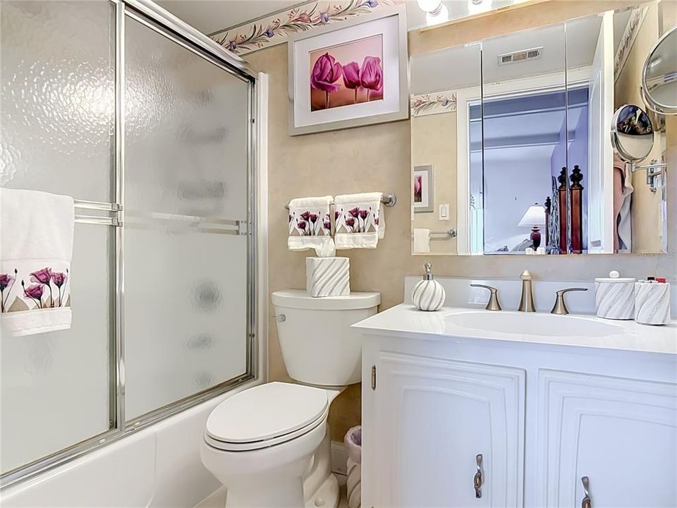 For Sale: $409,000 (2 beds, 2 baths, 1134 Square Feet)