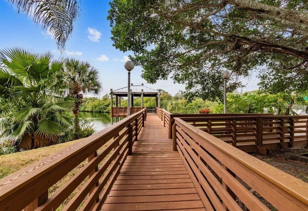 Activo con contrato: $199,900 (2 camas, 2 baños, 1103 Pies cuadrados)