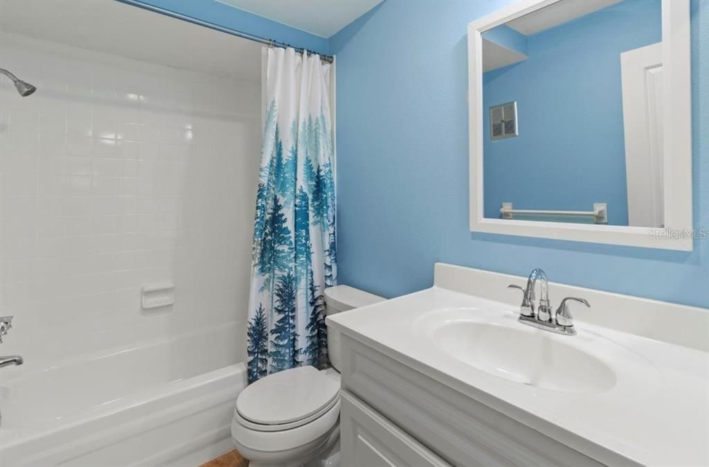 Activo con contrato: $199,900 (2 camas, 2 baños, 1103 Pies cuadrados)
