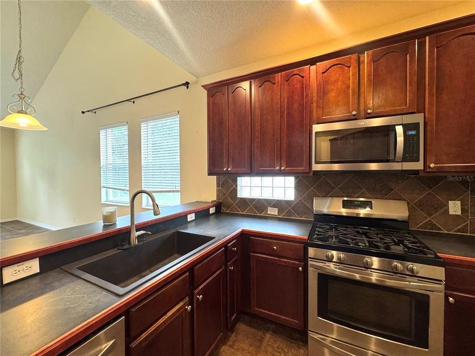 В аренду: $3,995 (4 спален, 3 ванн, 2626 Квадратных фут)
