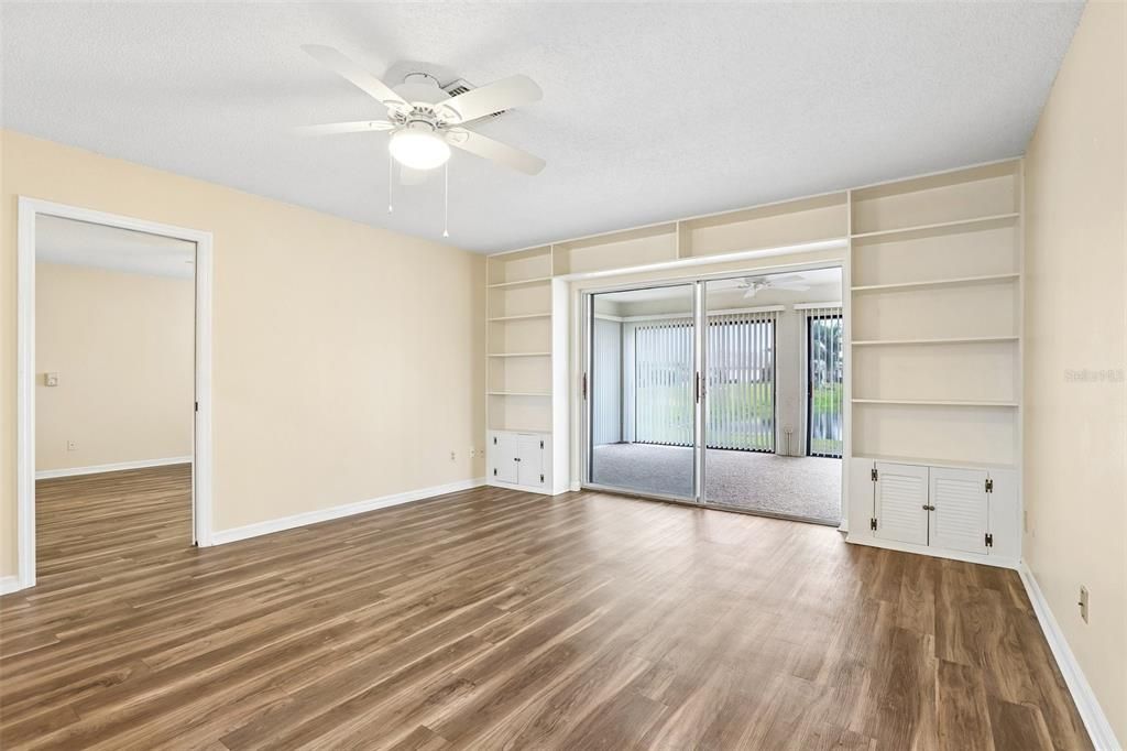 For Sale: $250,000 (2 beds, 2 baths, 1828 Square Feet)