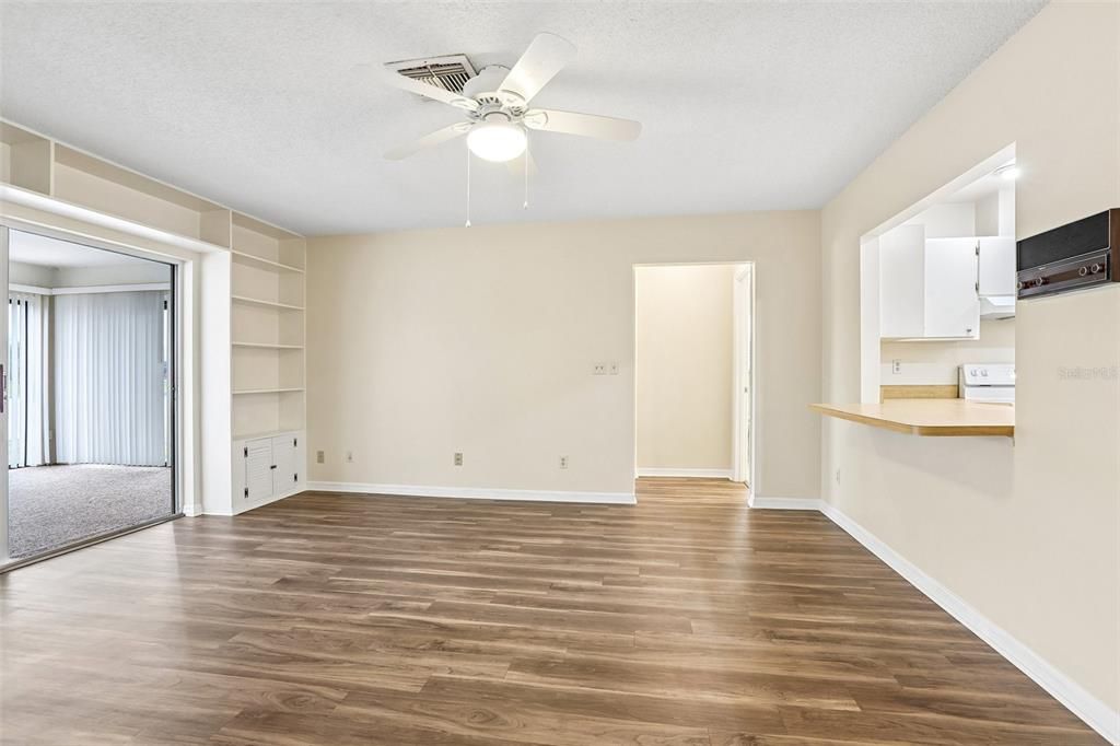 For Sale: $250,000 (2 beds, 2 baths, 1828 Square Feet)