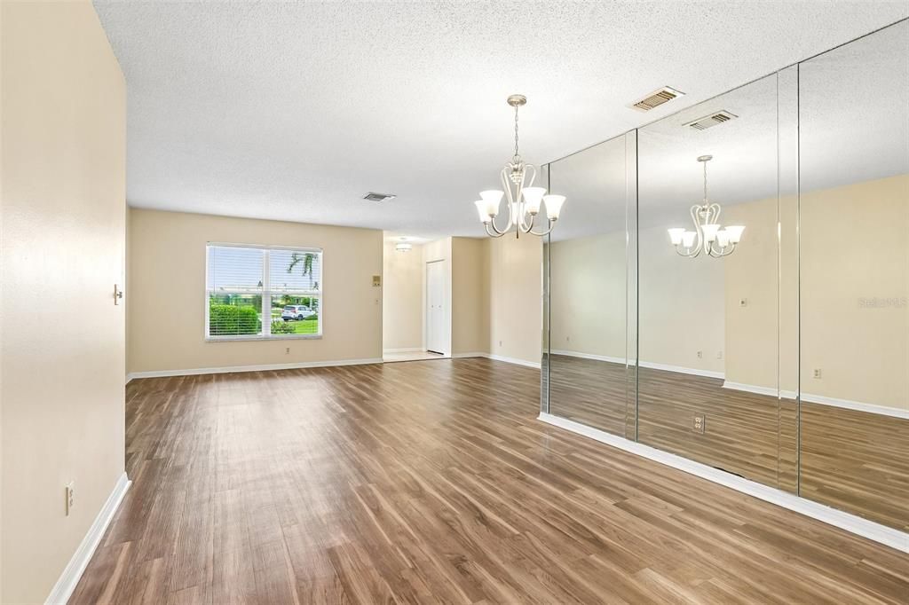 For Sale: $250,000 (2 beds, 2 baths, 1828 Square Feet)
